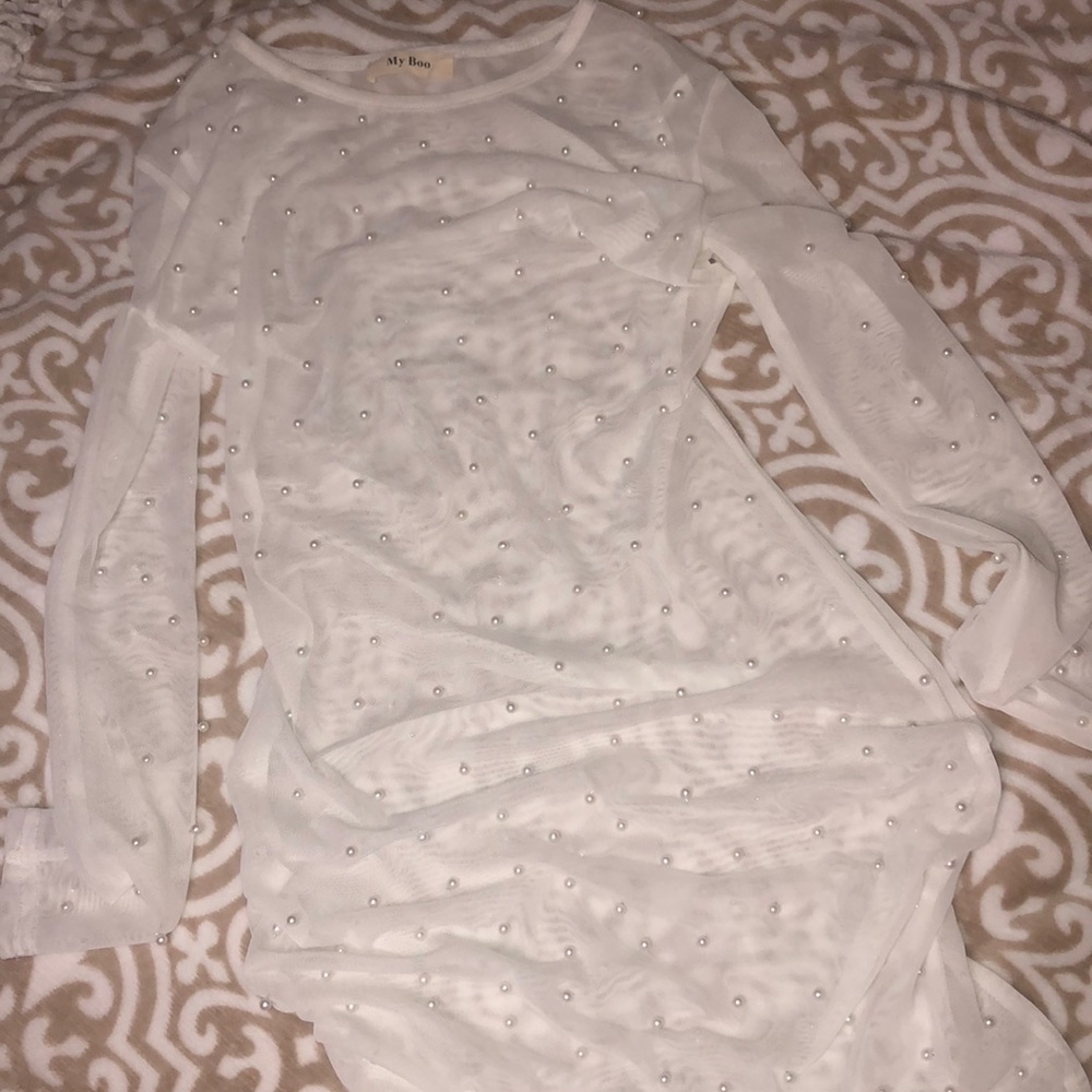 BEAUTIFUL WHITE LONF SLEEVE PEARL DRESS. NEW !